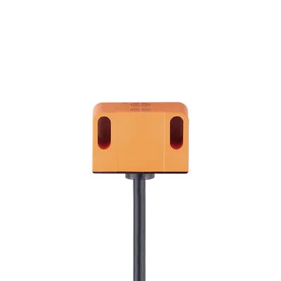 易福门电感式接近开关 IN5424 订货号：IND3004UBPKG/2M/US-100-DPV